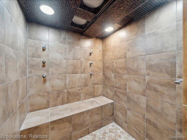 5' X 5' shower! | Image 10