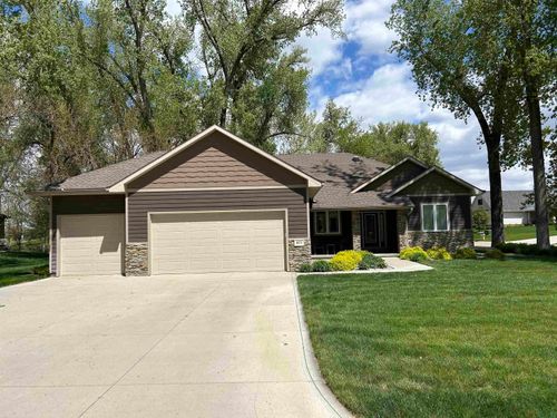 875 E Sawgrass Trl, Dakota Dunes, SD, 57049-5198 | Card Image