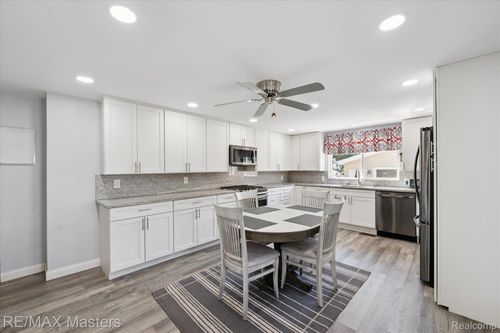 27031 W Huron River Dr, Flat Rock, MI, 48134-1157 | Card Image