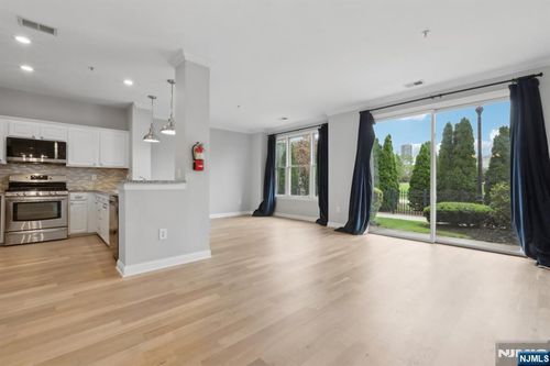 66 Lydia Dr, West New York, NJ, 07093-8368 | Card Image