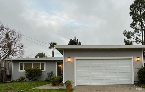584 Midway Blvd, Novato, CA, 94947-4863 | Card Image