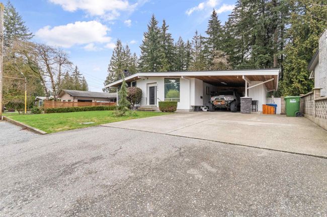 2696 Stockton Crescent, House other with 5 bedrooms, 2 bathrooms and 5 parking in Abbotsford BC | Image 3