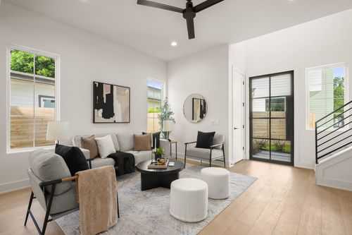 2-601 Vermont Rd, Austin, TX, 78702-4935 | Card Image