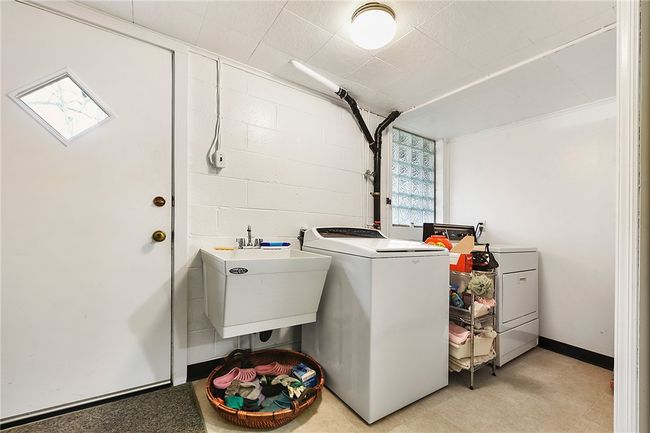 1609 Zeuger St, House other with 3 bedrooms, 3 bathrooms and 2 parking in Glenshaw PA | Image 31