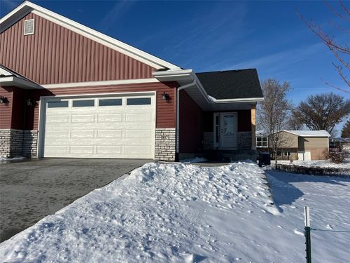 817 Prairie View Dr, West Branch, IA, 52358-8808 | Card Image