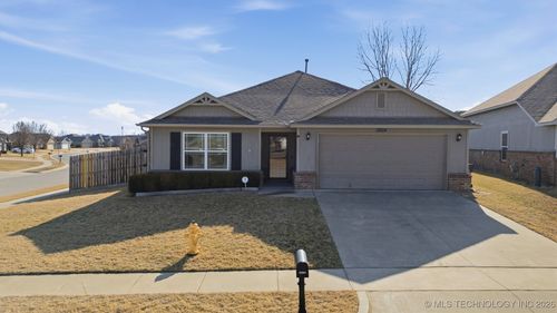 3904 104th St, Jenks, OK, 74037-1928 | Card Image