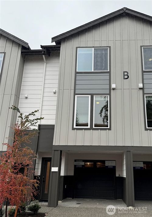 b4-16124 Cascadian Way, Bothell, WA, 98012 | Card Image