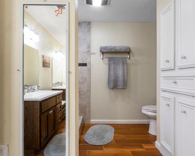 Primary bath | Image 18
