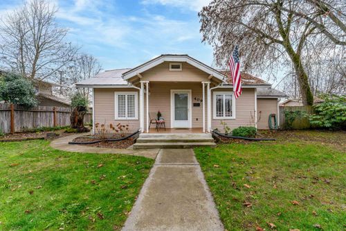 409 Se J St, Grants Pass, OR, 97526-3054 | Card Image