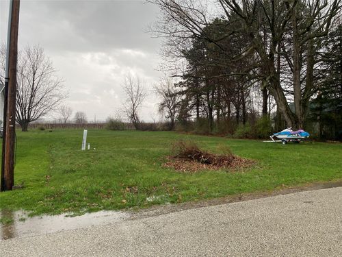 11697 Old Lake Rd, North East, PA, 16428-3337 | Card Image