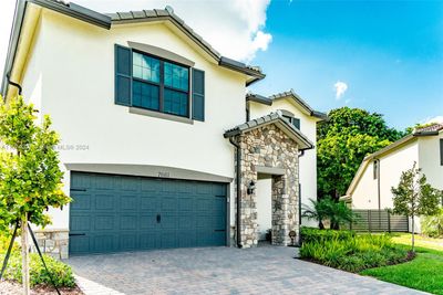 7661 Nw 84th Ln, House other with 5 bedrooms, 4 bathrooms and null parking in Tamarac FL | Image 2