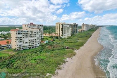 3870 N Hwy Highway A1 A 301, Condo with 2 bedrooms, 2 bathrooms and 1 parking in Hutchinson Island FL | Image 3