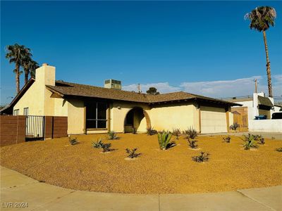 Beautiful new desert landscaping. | Image 3