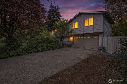 608 School St Se, Lacey, WA, 98503-6742 | Card Image