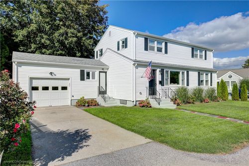18 Sylvan Ter, Newport, RI, 02840-3514 | Card Image