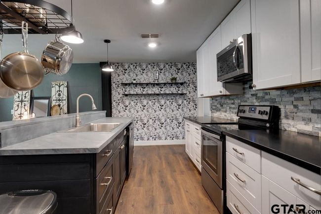207 Inwood Dr, House other with 4 bedrooms, 3 bathrooms and null parking in Palestine TX | Image 9