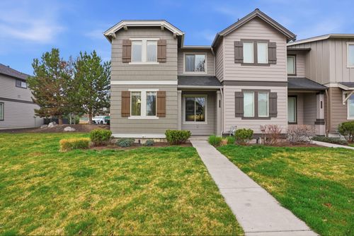 3249 Sw 28th St, Redmond, OR, 97756-7561 | Card Image