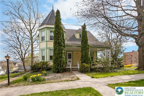 325 W Center St, Nazareth, PA, 18064-1905 | Card Image