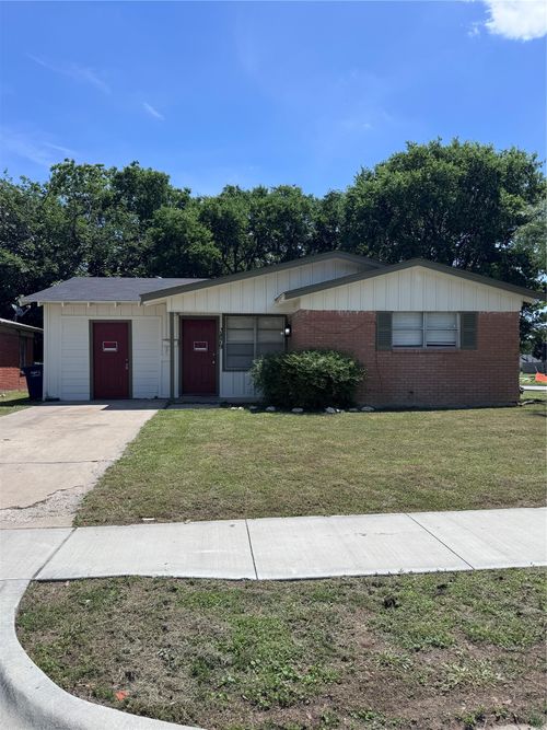 3879 Freddie St, Fort Worth, TX, 76119-3626 | Card Image