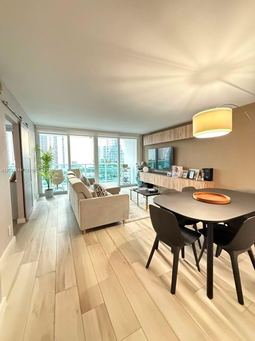 912-100 Bayview Dr, Sunny Isles Beach, FL, 33160-4755 | Card Image