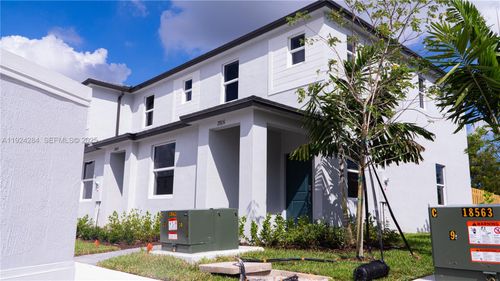 0-27651 SW Sw 155th Ct, Homestead, FL, 33032-7252 | Card Image