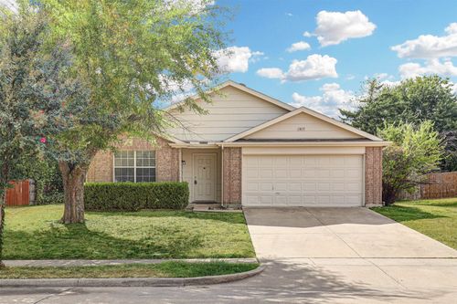 1815 Citadel Dr, Glenn Heights, TX, 75154-8281 | Card Image