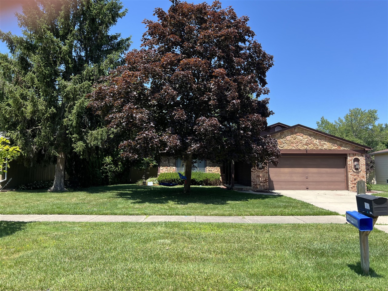 Sandpiper Ln, Marysville, MI 48040