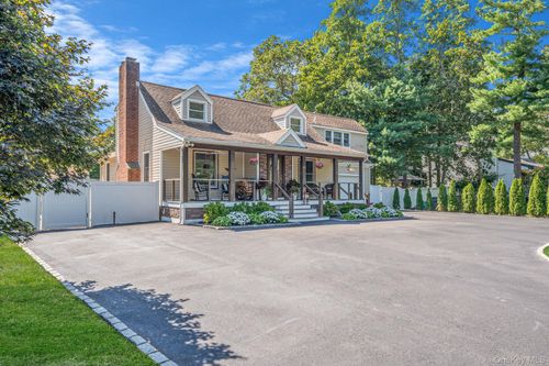 183 Old Country Rd, Speonk, NY, 11972-2508 | Card Image