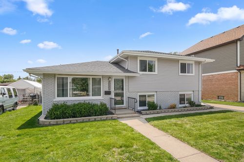 10403 Barnard Dr, Chicago Ridge, IL, 60415-1409 | Card Image