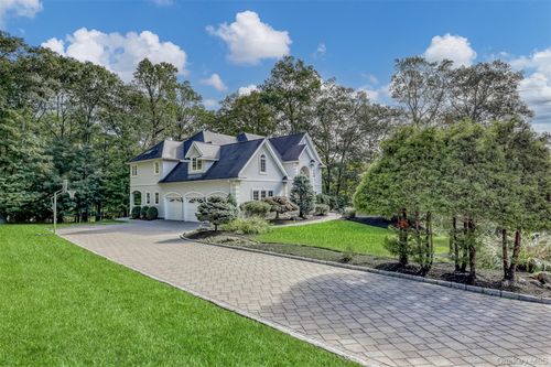 30 Senator Levy Dr, Suffern, NY, 10901-3956 | Card Image