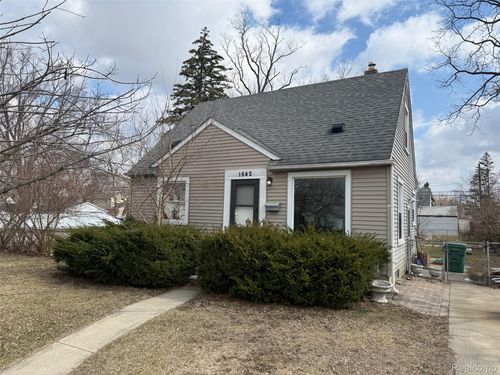 1642 Gilman St, Garden City, MI, 48135-3076 | Card Image