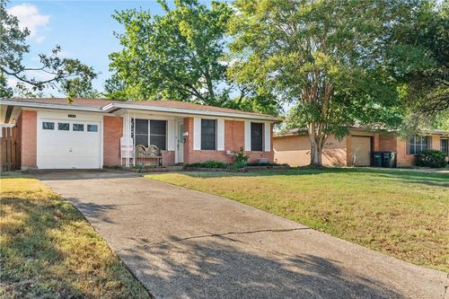 209 Helena St, Bryan, TX, 77801-4422 | Card Image