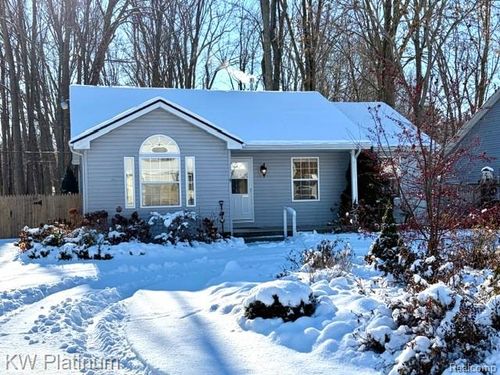 3827 Pine Rd, Burtchville, MI, 48059-1660 | Card Image