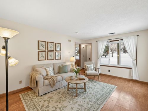 9192 Indian Blvd S, Cottage Grove, MN, 55016-5218 | Card Image