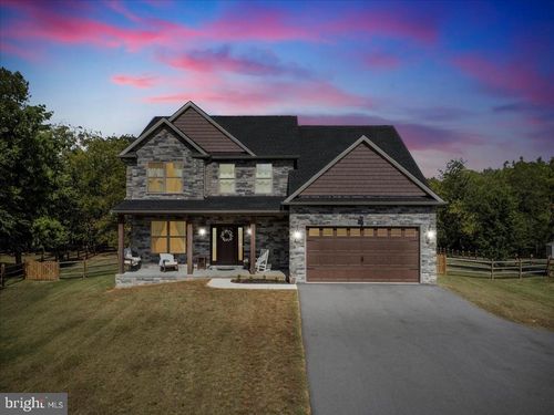 2428 Pikeside Dr, GREENCASTLE, PA, 17225-8475 | Card Image