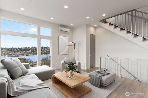 b-2921 Franklin Ave E, Seattle, WA, 98102-3022 | Card Image