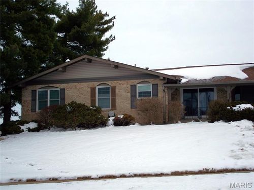a-3145 Leisurewood Ct, Florissant, MO, 63033-2902 | Card Image