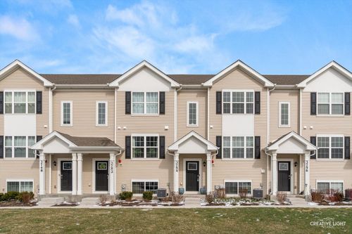 3754 Bissel Dr, Yorkville, IL, 60560-6104 | Card Image