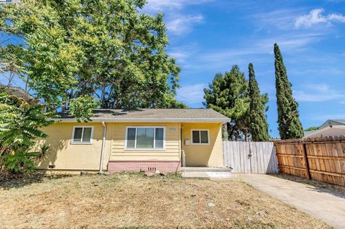 2056 Elm St, Livermore, CA, 94551-4628 | Card Image