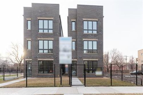 2-3936 S Indiana Ave, Chicago, IL, 60653-2110 | Card Image