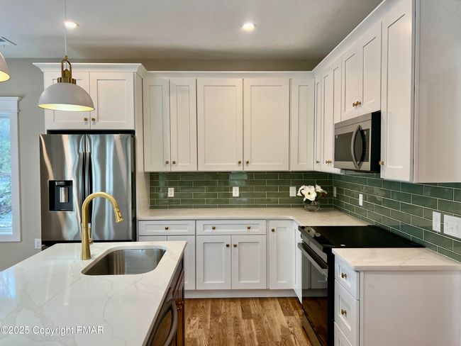Stainless Steel Appliances | Image 13