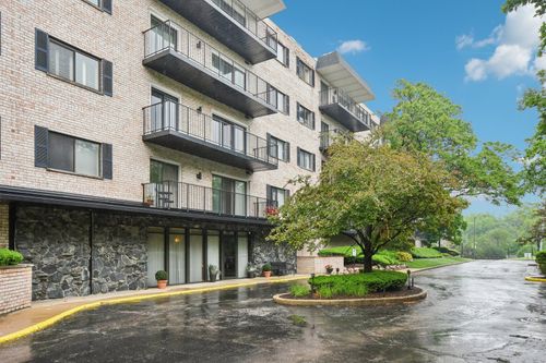 apt-5f-1S150 Spring Rd, Oakbrook Terrace, IL, 60181-4613 | Card Image