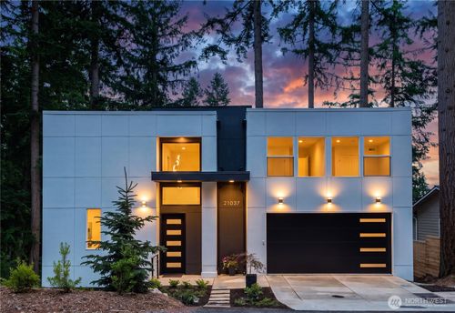 21037 Ne 15th St, Sammamish, WA, 98074-6739 | Card Image