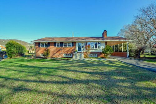 643 Fernwood Dr, Salem, VA, 24153-2654 | Card Image