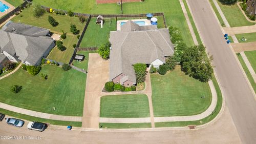 13242 Three Hawks Dr, Olive Branch, MS, 38654-6679 | Card Image