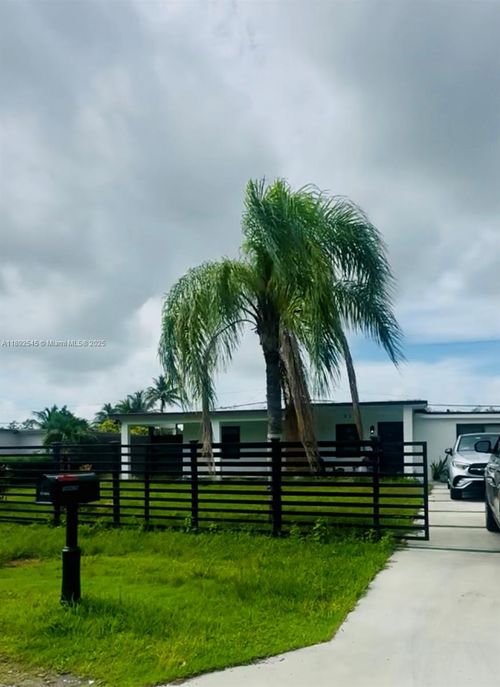 1-14970 Leisure Dr, Homestead, FL, 33033-2741 | Card Image