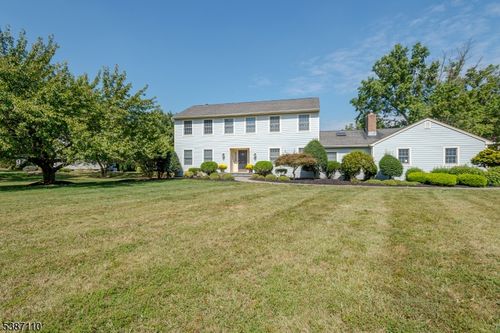 38 Van Doren Way, BELLE MEAD, NJ, 08502-5508 | Card Image