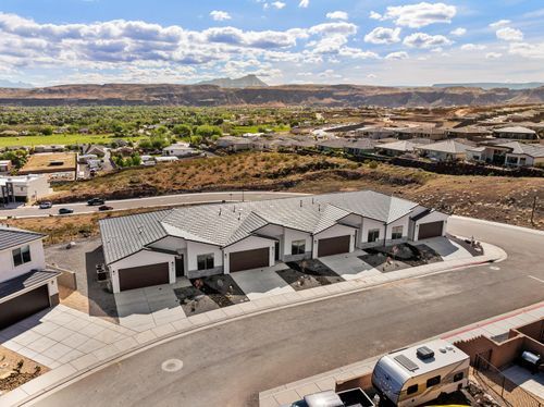 37-40-2046 W 320 S, Hurricane, UT, 84737-3684 | Card Image