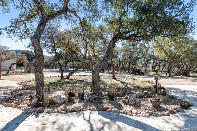 381 Camino Primero, House other with 3 bedrooms, 2 bathrooms and null parking in Leakey TX | Image 44