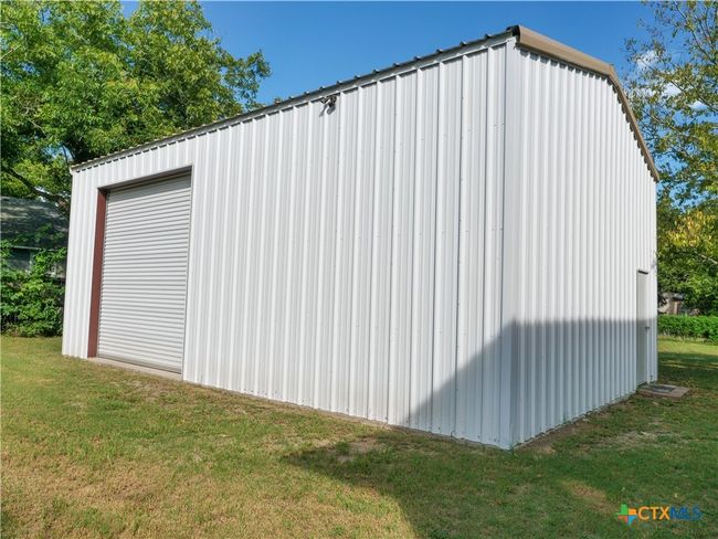 205 Hubbard Street, House other with 5 bedrooms, 3 bathrooms and null parking in Yoakum TX | Image 6